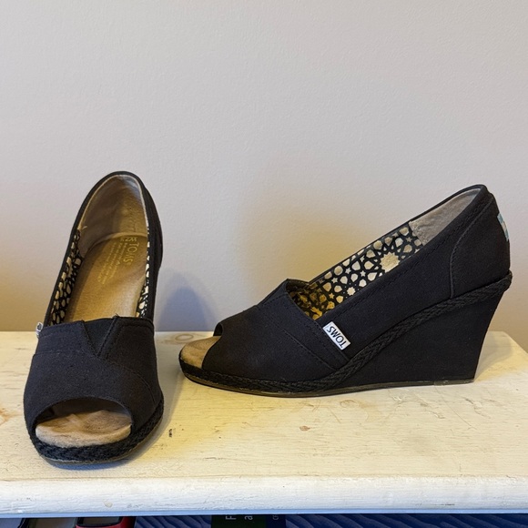 TOMS Black Canvas Peep-Toe Wedges with Patterned Lining - Picture 5 of 10